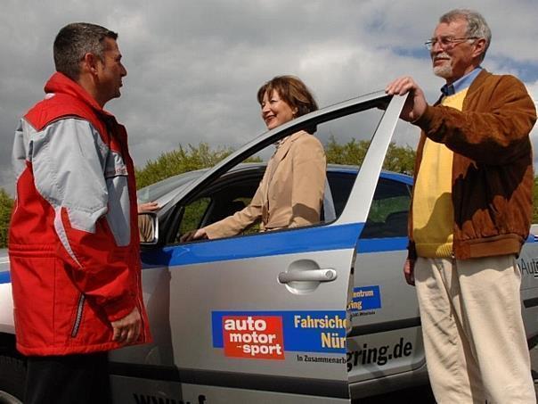 Auffrischungskurs  für die Generation 50 plus mit dem auto motor und sport Fahrsicherheitszentrum am Nürburgring.